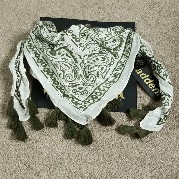 3/$20 ๐ NWT Madden bandana square - Picture 3 of 6